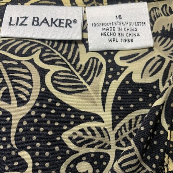 Liz Baker. Size 16. Long Sleeve. Button Cuff. Machine Wash Blouse. B93 - Picture 6 of 6